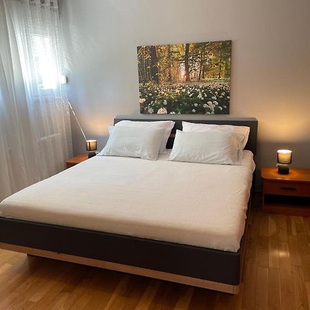 Ana'S Apartments 佩特坎内 外观 照片