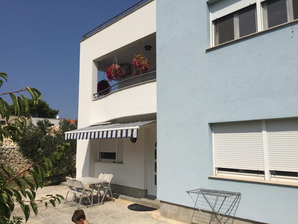 Ana'S Apartments 佩特坎内 外观 照片