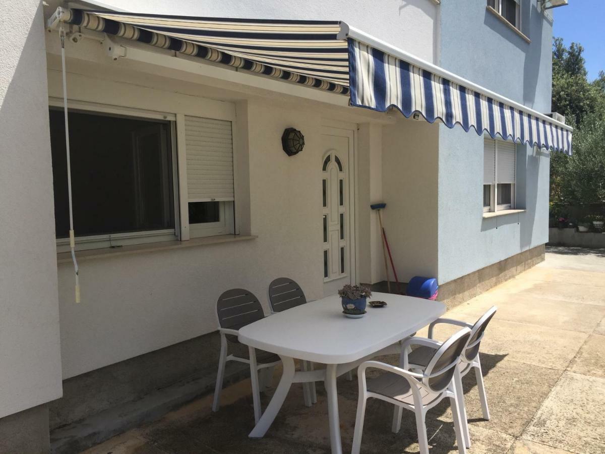 Ana'S Apartments 佩特坎内 外观 照片